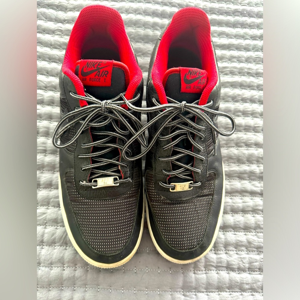 Retro Nike Air Force one black/ red